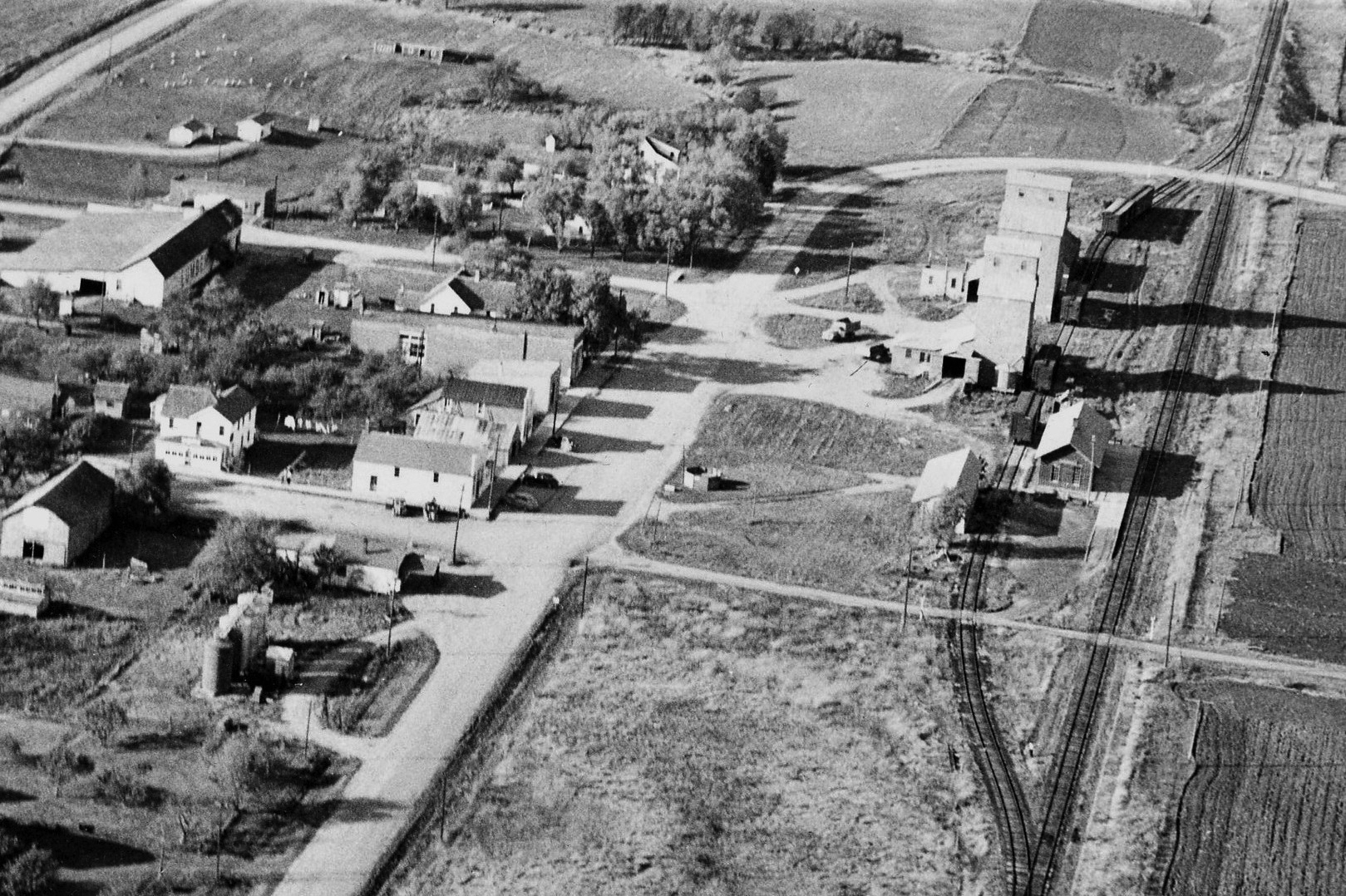Country School Kids – Larry Van Moer – Growing up around Amiret